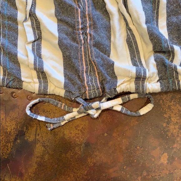 Grey and Off-white Striped Crop Top - Picture 3 of 4